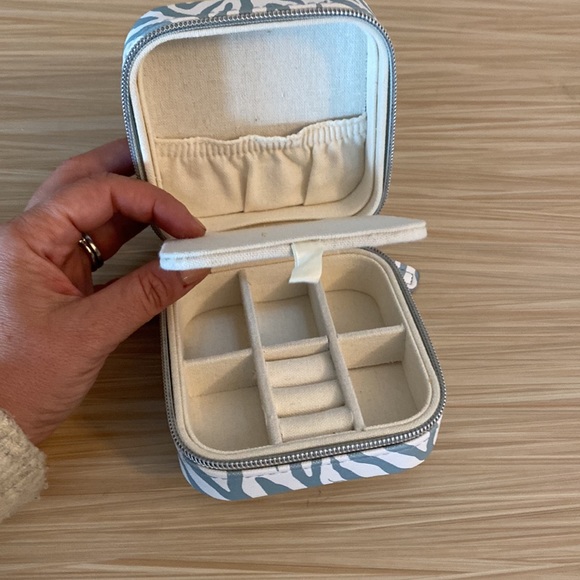 Milly Jewelry Case - Picture 5 of 6